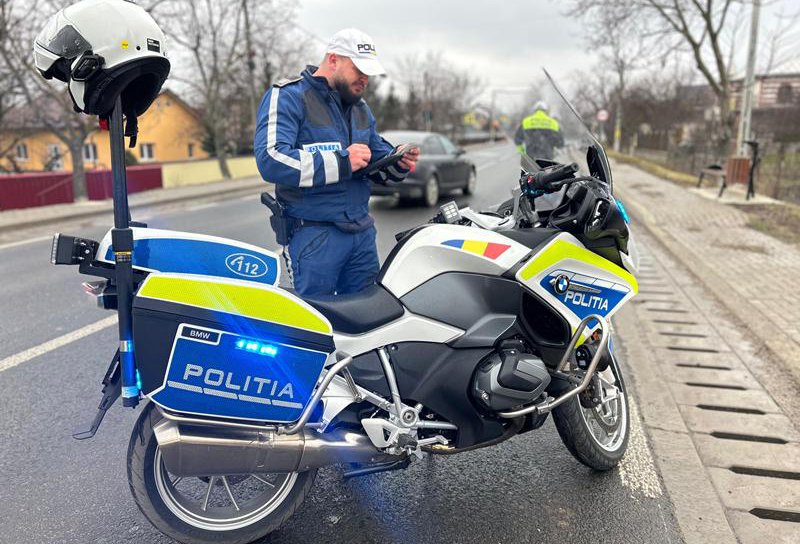 Permis suspendat pentru 60 de zile și amendă de peste 1.200 de lei, după o depășire neregulamentară