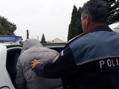 Autorul furtului de colete, a …