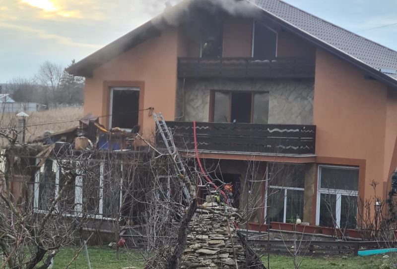 Incendiu izbucnit într-o casă din Strahova, comuna Șendriceni