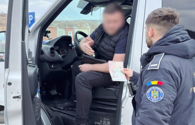 Permis de conducere fals primit de la angajator