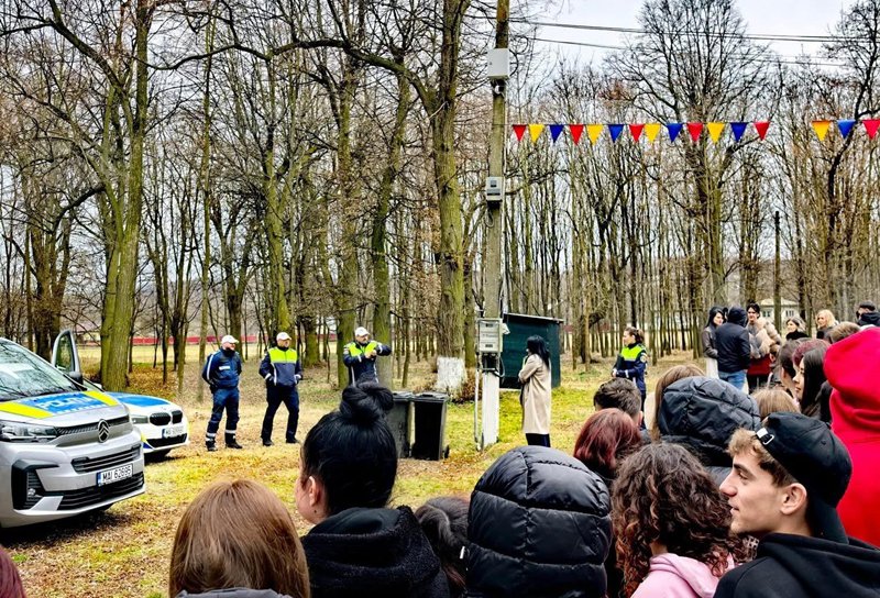 Activități educativ-informative organizate la Ștefănești, în contextul Zilei Internaținale a Poliției Române