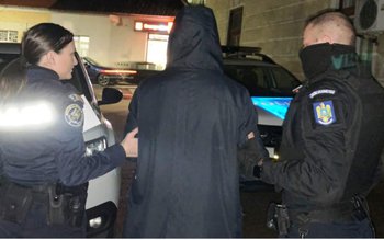 Doi bărbați au fost surprinși …