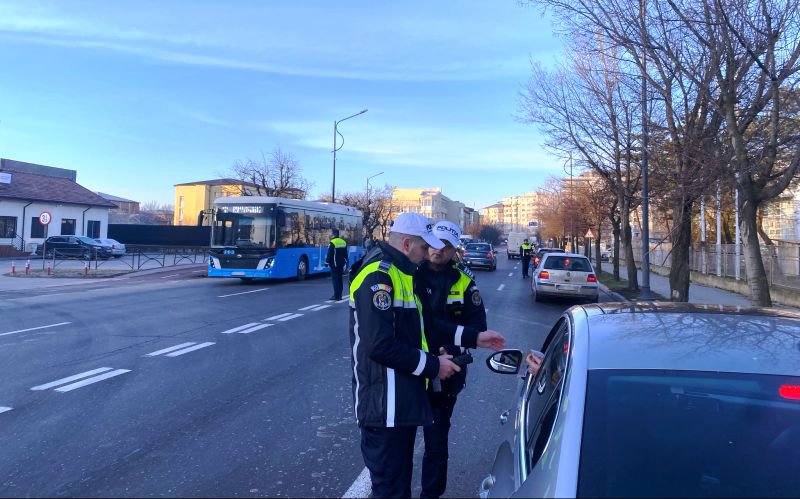 Acțiune la Dorohoi pentru prevenirea infracțiunilor stradale. Au fost aplicate amenzi în valoare de peste 6.000 de lei