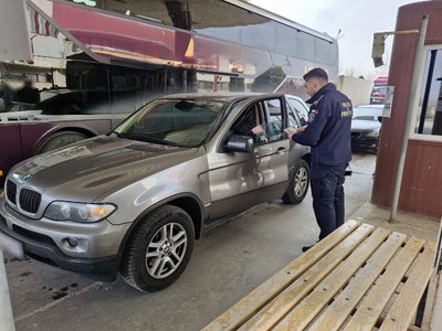 A încercat să iasă din …