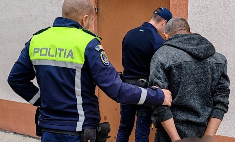 Botoșănean reținut după ce a jefuit o bătrânică