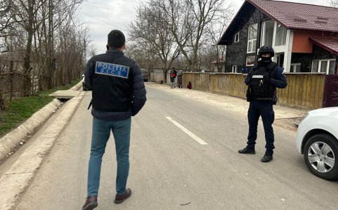 Șase…