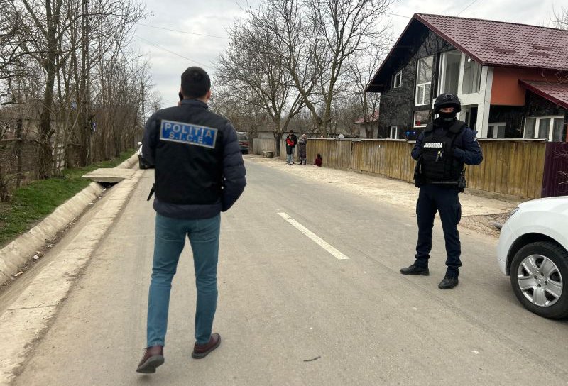 Șase persoane reținute în urma perchezițiilor de astăzi de la Ștefănești