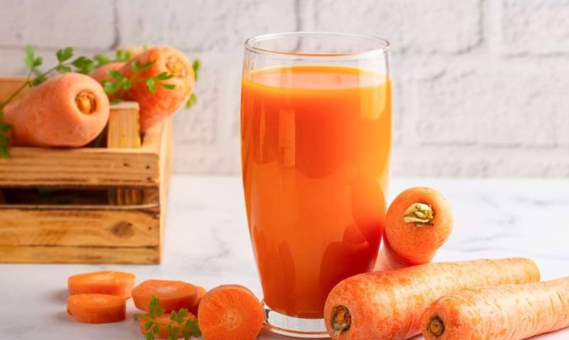 Descoperă beneficiile consumului de suc de morcovi