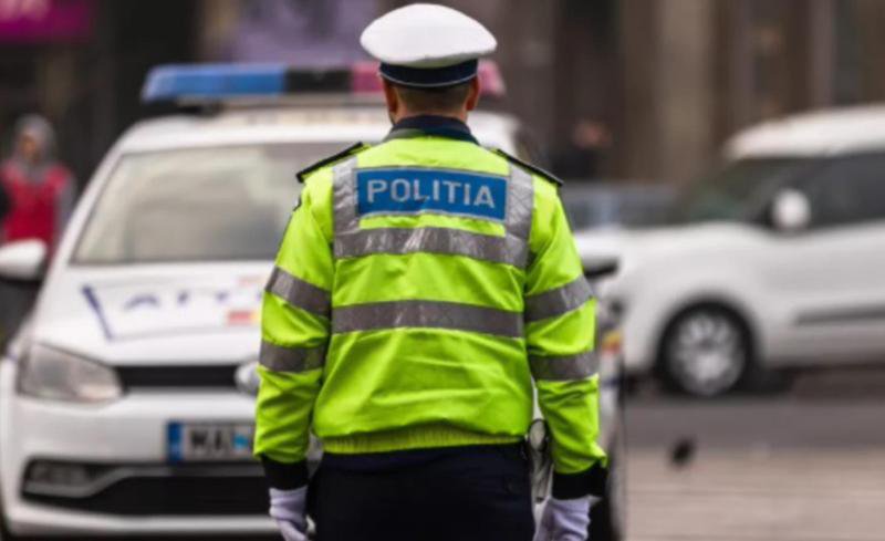Șofer reținut pentru conducere fără permis a unui autoturism care avea plăcuțele de înmatriculare retrase