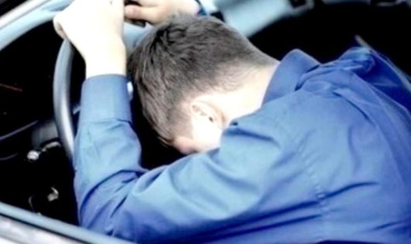 Dosar penal la 18 ani după ce a fost prins la volan fără permis, în stare de ebrietate, conducând o mașină fără asigurare