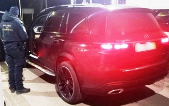 Autoturism de aproximativ 100.000 de …