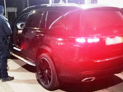 Autoturism de aproximativ 100.000 de …