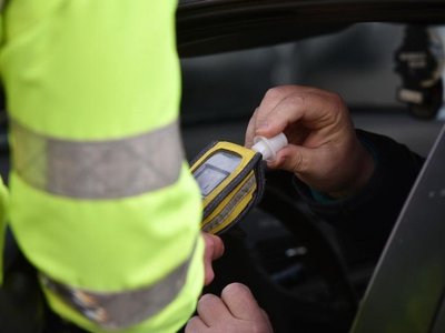 L-au prins mangă la volan: …