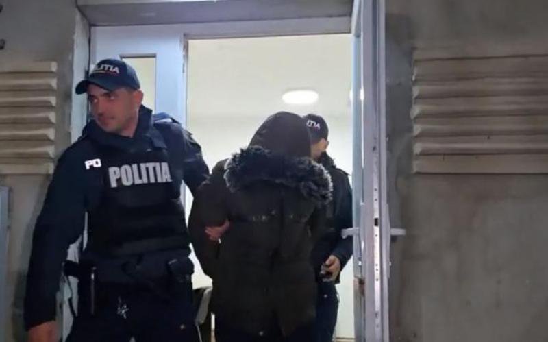 Tânăr de 24 de ani reținut după ce și-a bătut tatăl