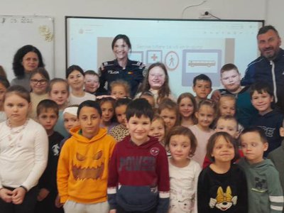 Polițiștii i-au vizitat pe copiii …