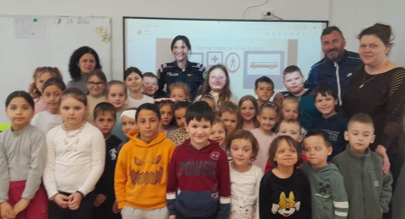 Polițiștii i-au vizitat pe copiii din Durnești și Ripiceni