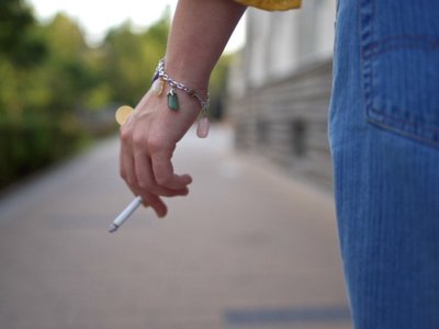 România va interzice fumatul pentru …