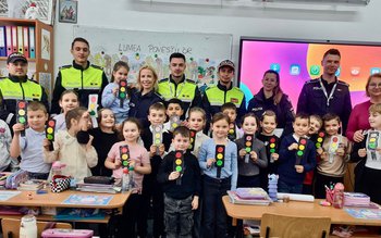 Polițiștii alături de elevi în …
