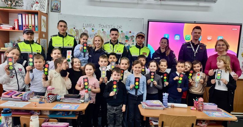 Polițiștii alături de elevi în cadrul programului „Școala altfel”