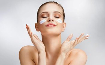 Cum se hidratează pielea corect