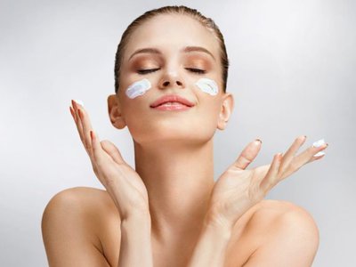 Cum se hidratează pielea corect