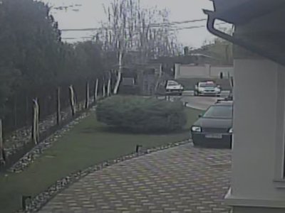 Trei persoane au pătruns în …