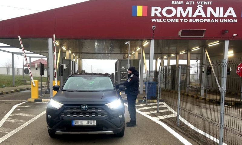Autoturism clonă, în valoare de 100.000 de lei, furat din Italia reținut la Stânca