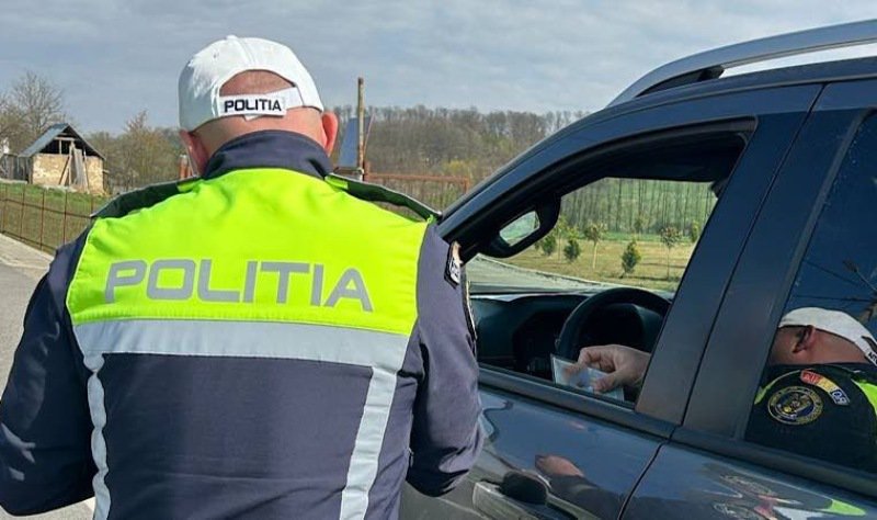 Depistat la volan, deși avea permisul de conducere retras