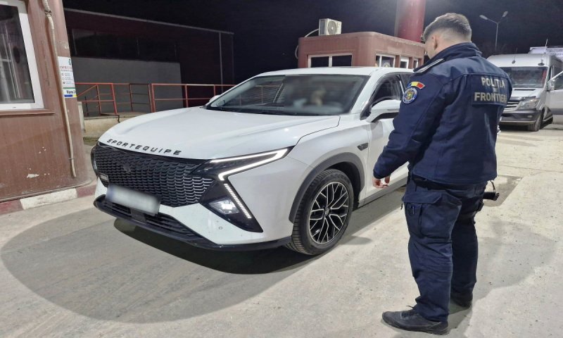 Mașină de 38.000 de euro, furată din Italia, oprită de polițiștii de frontieră din drumul spre R. Moldova