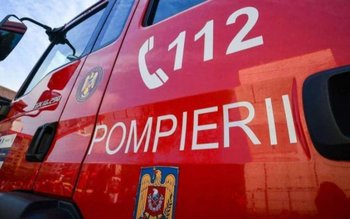 Două case salvate de pompierii …