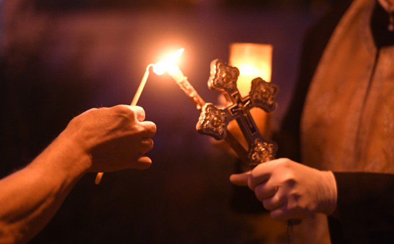 Va mai fi adusă Sfânta Lumină de la Ierusalim în România? Anunț venit de la Patriarhia Română