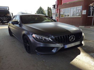 Autoturism de 100.000 de lei, …