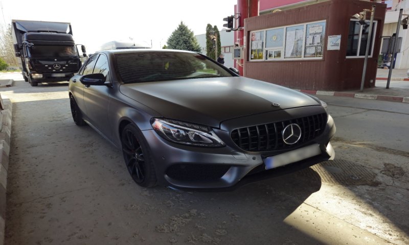 Autoturism de 100.000 de lei, căutat în vederea confiscării, oprit de polițiștii de frontieră din drumul spre R. Moldova