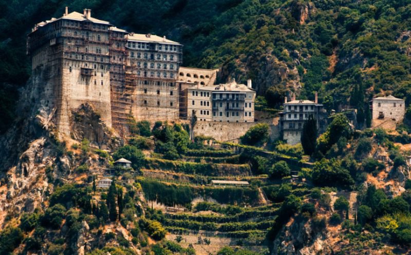 Doar 10 vizitatori pe zi! Restricții dure pentru pelerinii români pe Muntele Athos, în urma mai multor incidente