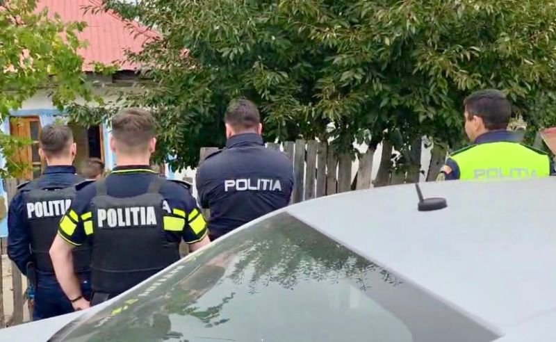 Trei tineri arestați pentru violare de domiciliu, distrugere și lovire