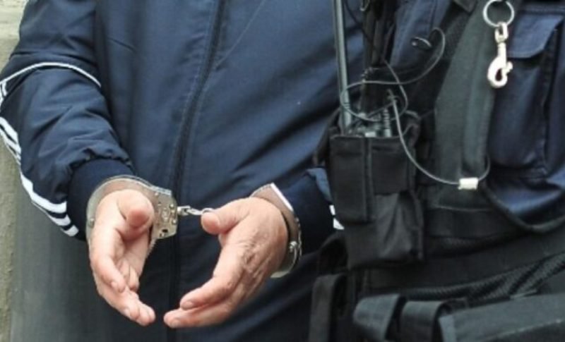 Reținut pentru încălcarea ordinului de protecție provizoriu