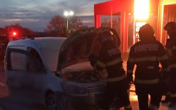 Autoutilitară în care se aflau …