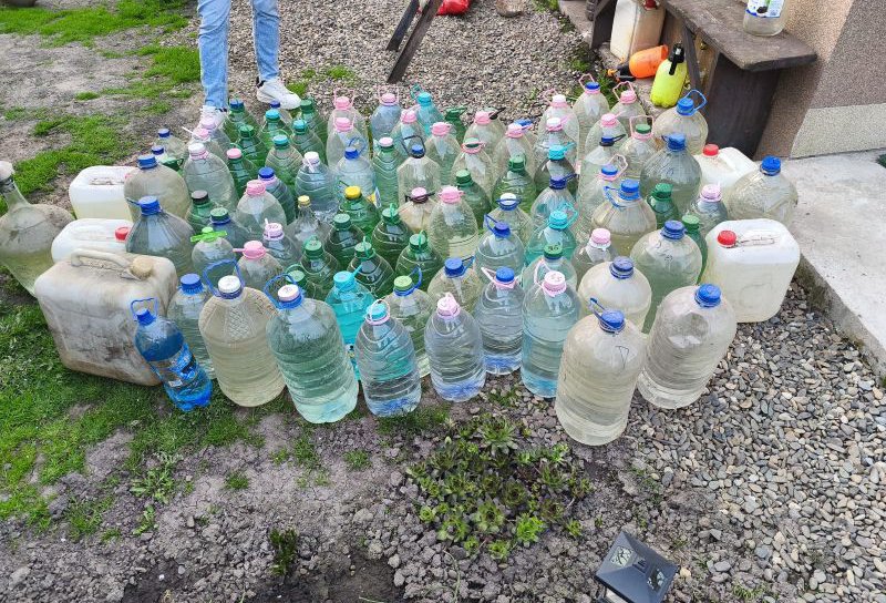 Aproximativ 600 de litri de alcool confiscați de polițiști