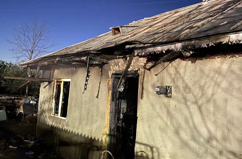 Casă din Frumușica cuprinsă de flăcări din cauza unui scurtcircuit