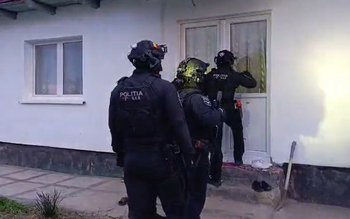 Percheziții la Vârfu Câmpului după …