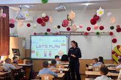 Polițiștii alături de copiii din …