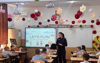 Polițiștii alături de copiii din …