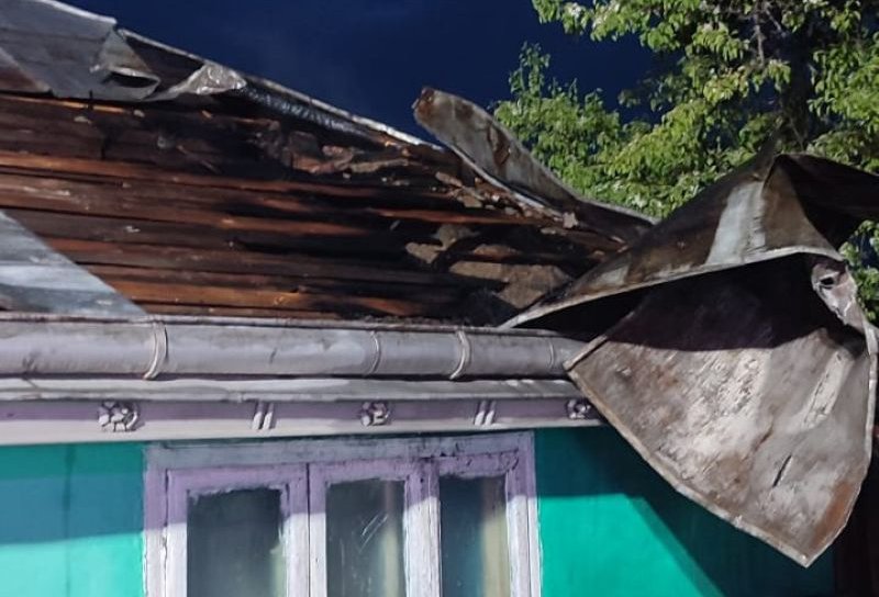Casa unei familii din comuna Trușești în pericol în urma unui incendiu izbucnit în jurul coșului de fum