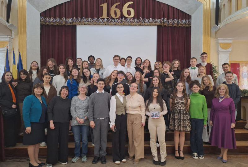 Premii, proiecte și înscrieri la profilul bilingv-franceză al laurienilor