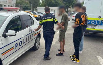 Doi tineri reținuți după ce …