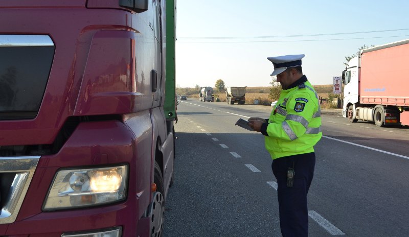 Transportatorii de marfă și persoane, verificați de polițiști
