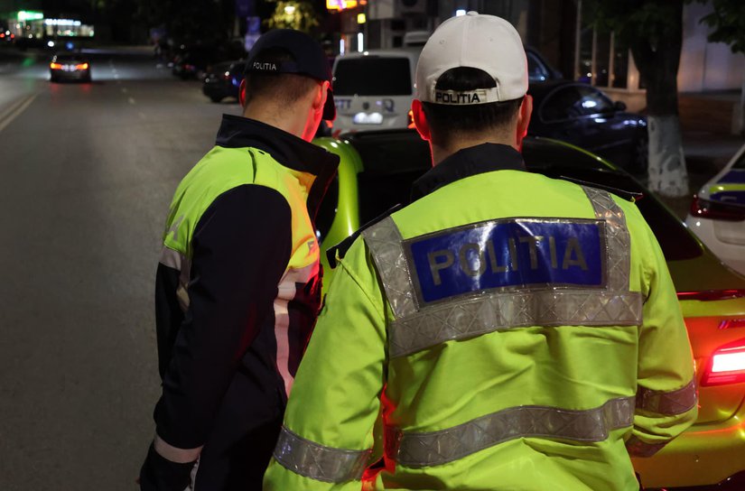 Acțiune nocturnă a polițiștilor în Botoșani. 45 de sancțiuni aplicate, 1 permis și 2 certificate de înmatriculare retrase