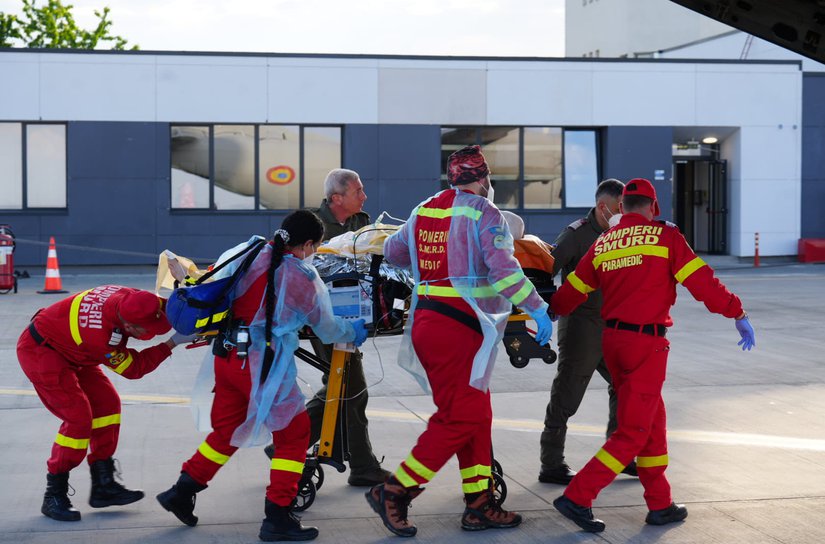 Cei doi militari răniți în urma exploziei de la Botoșani transferați către un spital specializat din Belgia