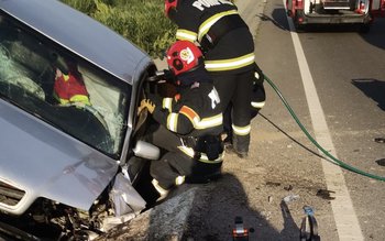 Accident! Bărbat rămas încarcerat după …