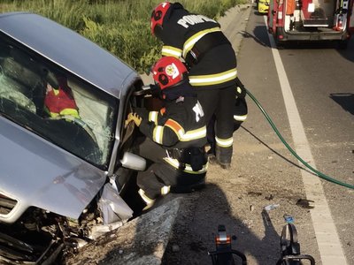 Accident! Bărbat rămas încarcerat după …
